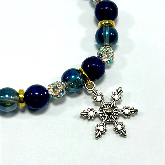Handmade Snowflake Christmas Charm Bracelet! - Picture 4 of 4